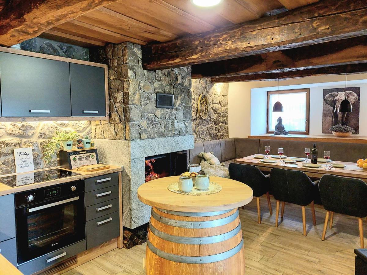 Vineyard Cottage Lan Na Hribu Semic Exterior photo