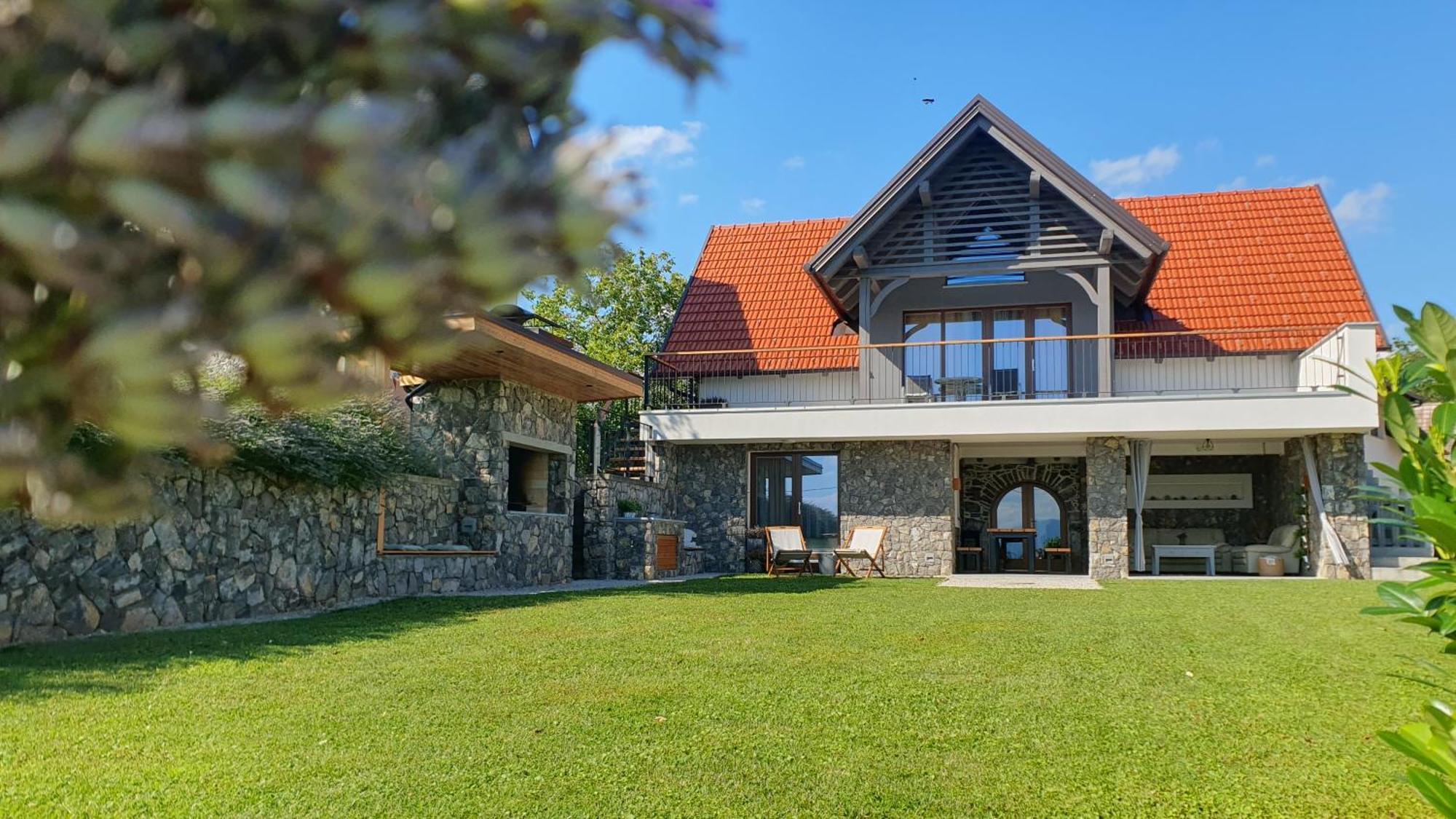 Vineyard Cottage Lan Na Hribu Semic Exterior photo